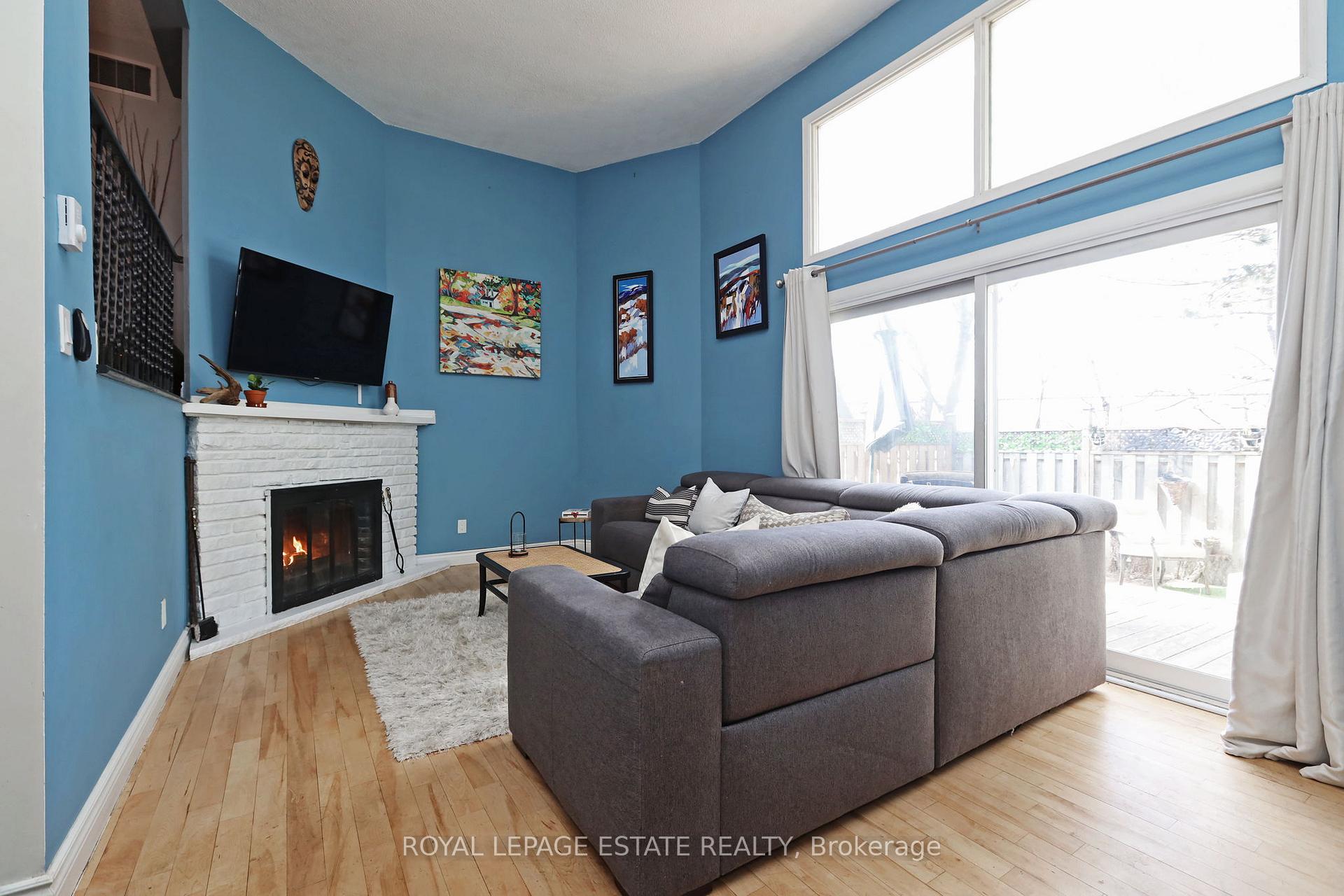 4 Bedrooms Condo at 3100 Kingston, Toronto For sale
