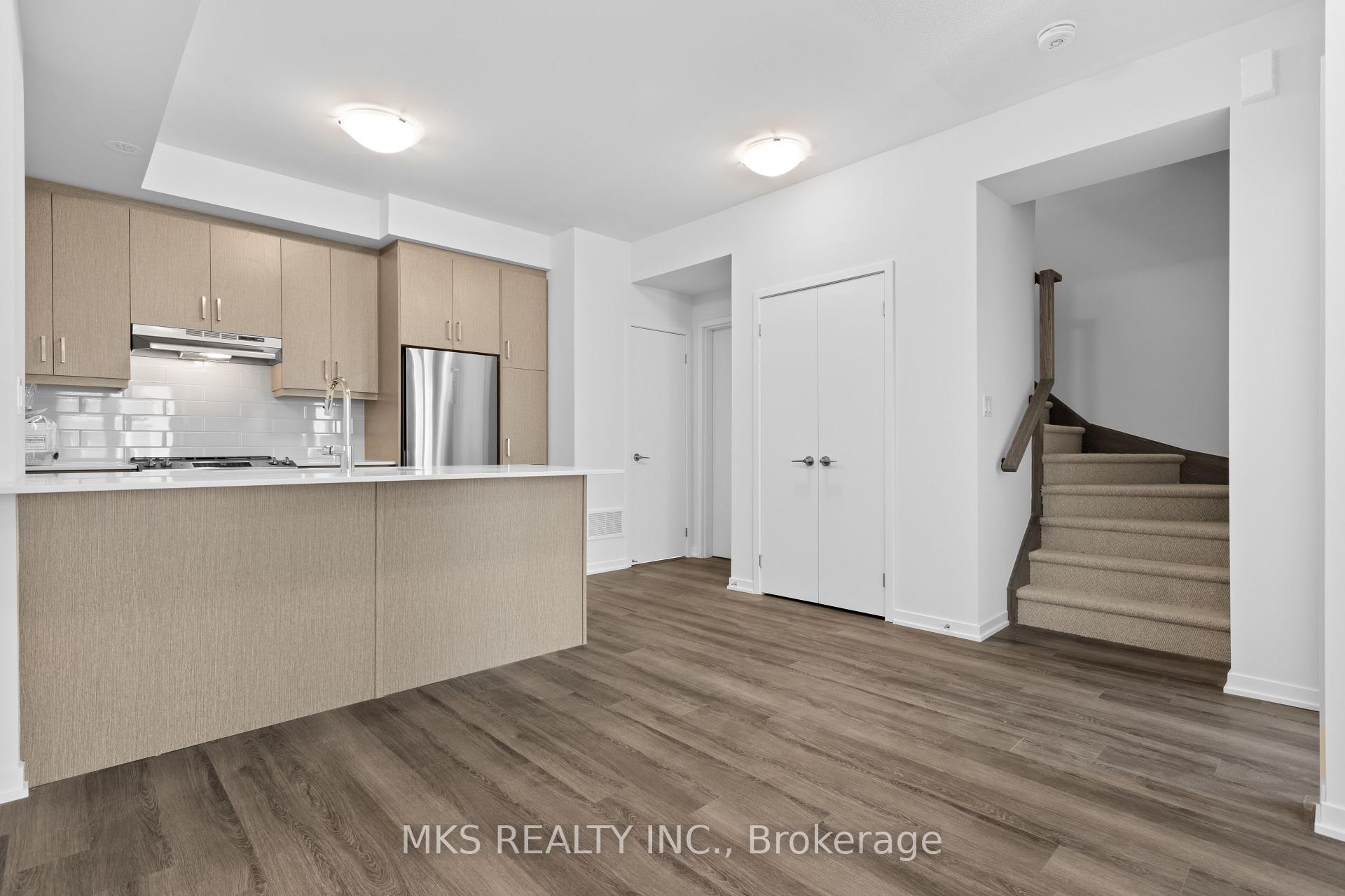 3 Bedrooms Condo at 121 Honeycrisp,  Vaughan For sale