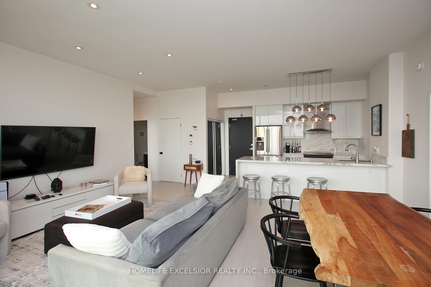 2 Bedrooms Condo at 70 Forest Manor, Toronto For sale