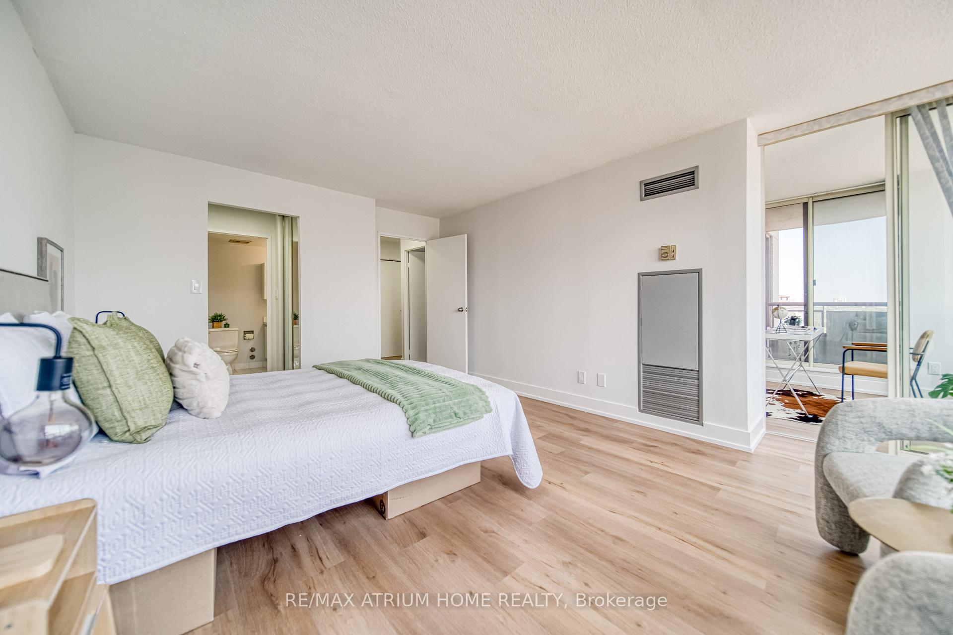 3 Bedrooms Condo at 5765 Yonge, Toronto For sale