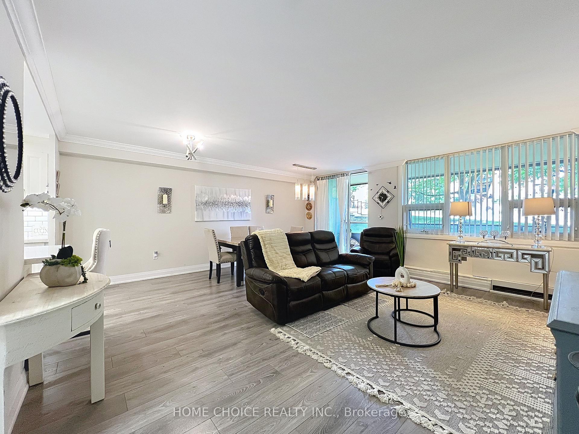 3 Bedrooms Condo at 15 La Rose, Toronto For sale