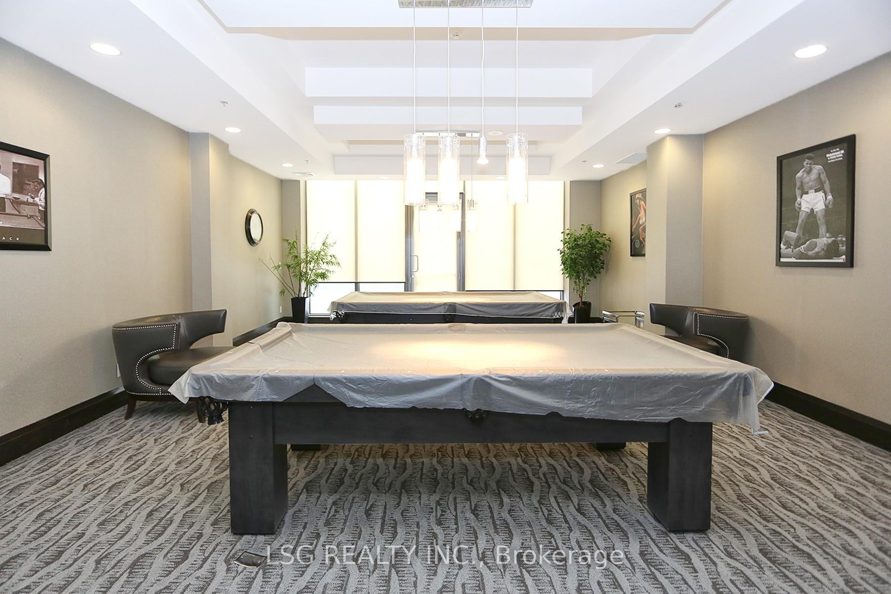 2 Bedrooms Condo at 19 Grand Trunk, Toronto For sale