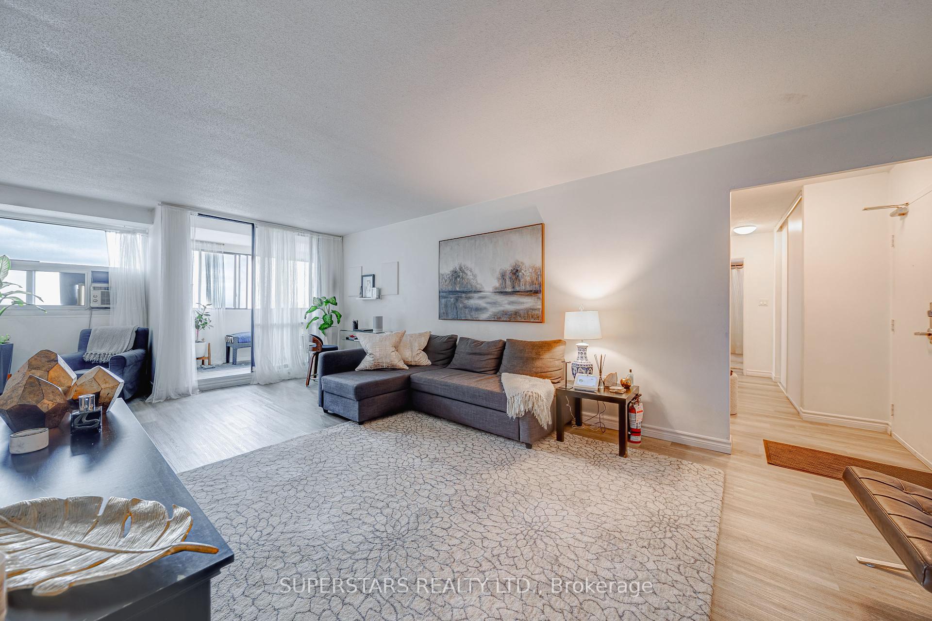 2 Bedrooms Condo at 3 Massey, Toronto For sale