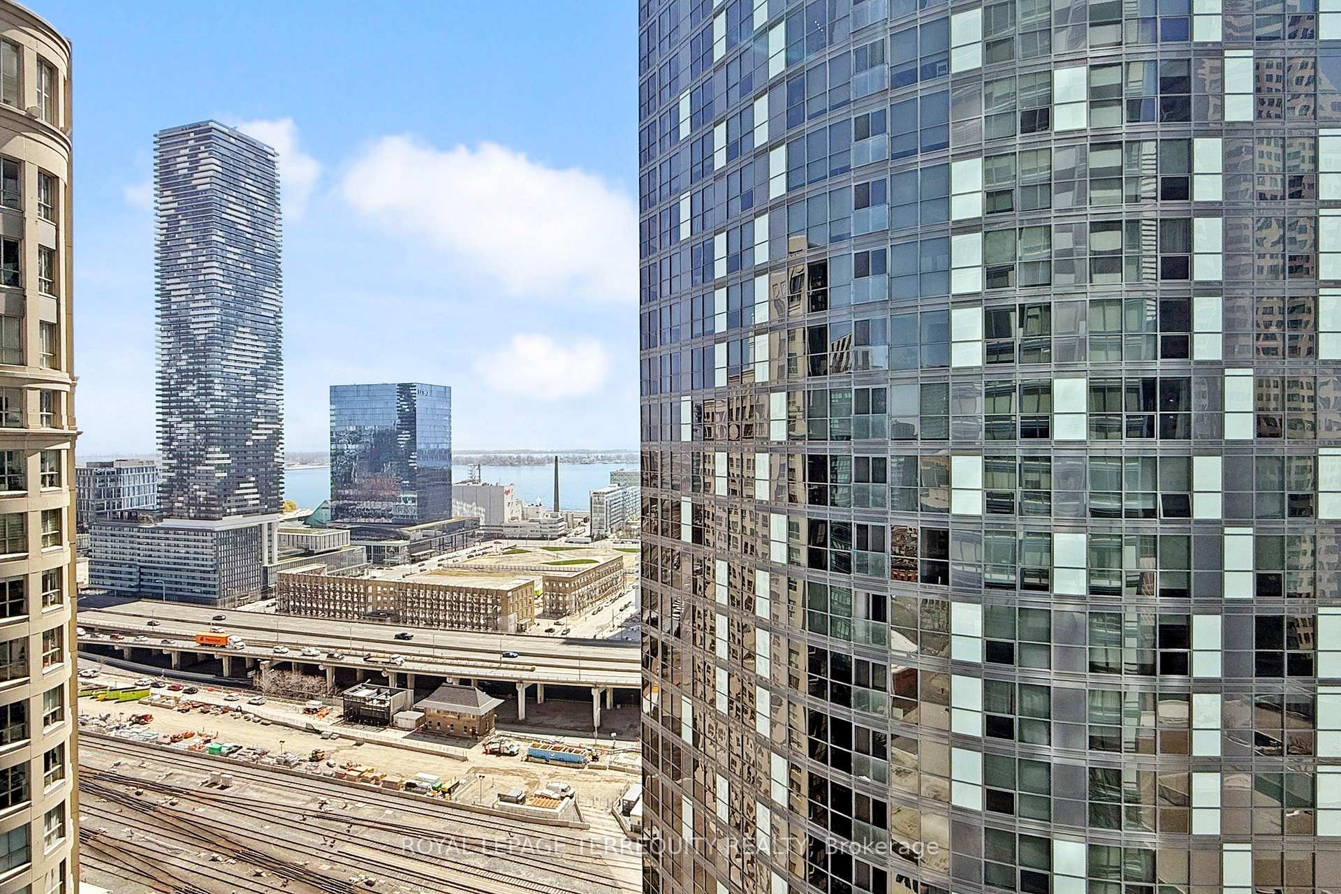 2 Bedrooms Condo at 8 The Esplanade, Toronto For sale