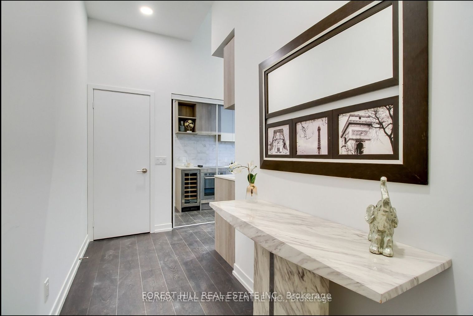 2020 Bathurst Street, #211