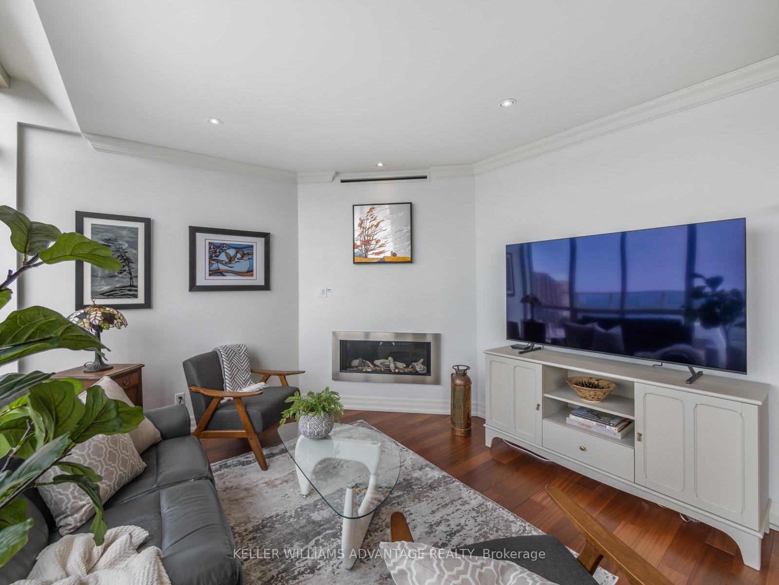 3 Bedrooms Condo at 20 Guildwood,  Toronto For sale