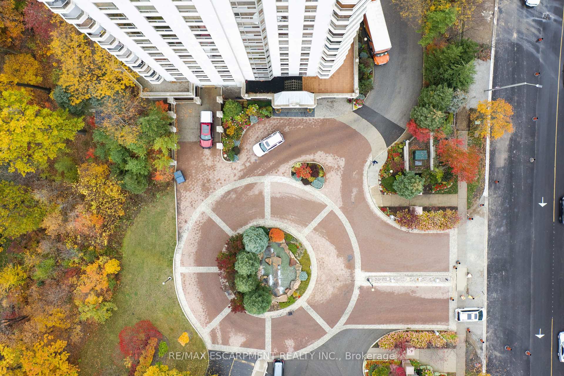 1 Bedroom Condo at 1900 The Collegeway, Mississauga For sale
