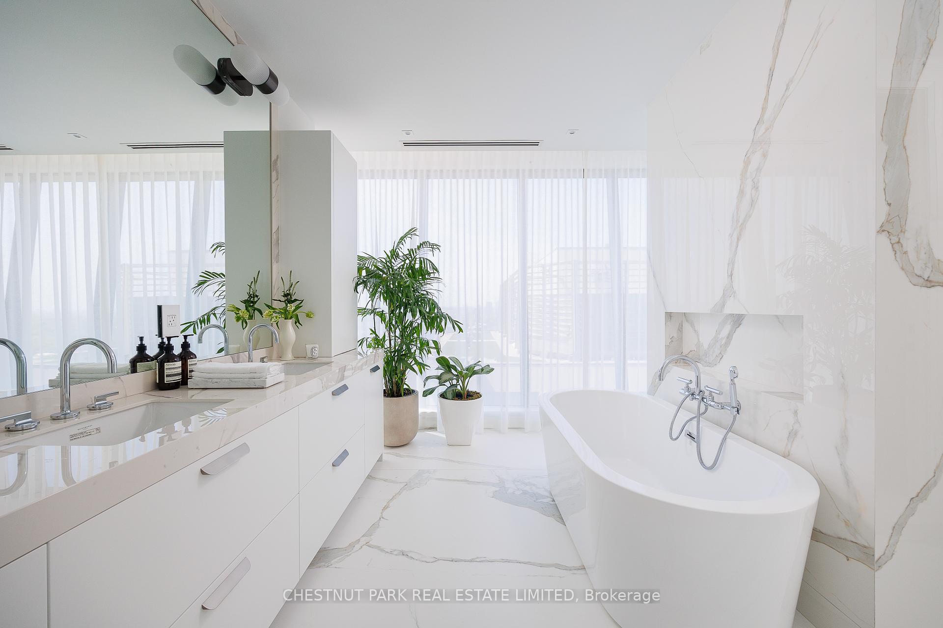 4 Bedrooms Condo at 200 Cumberland,  Toronto For sale