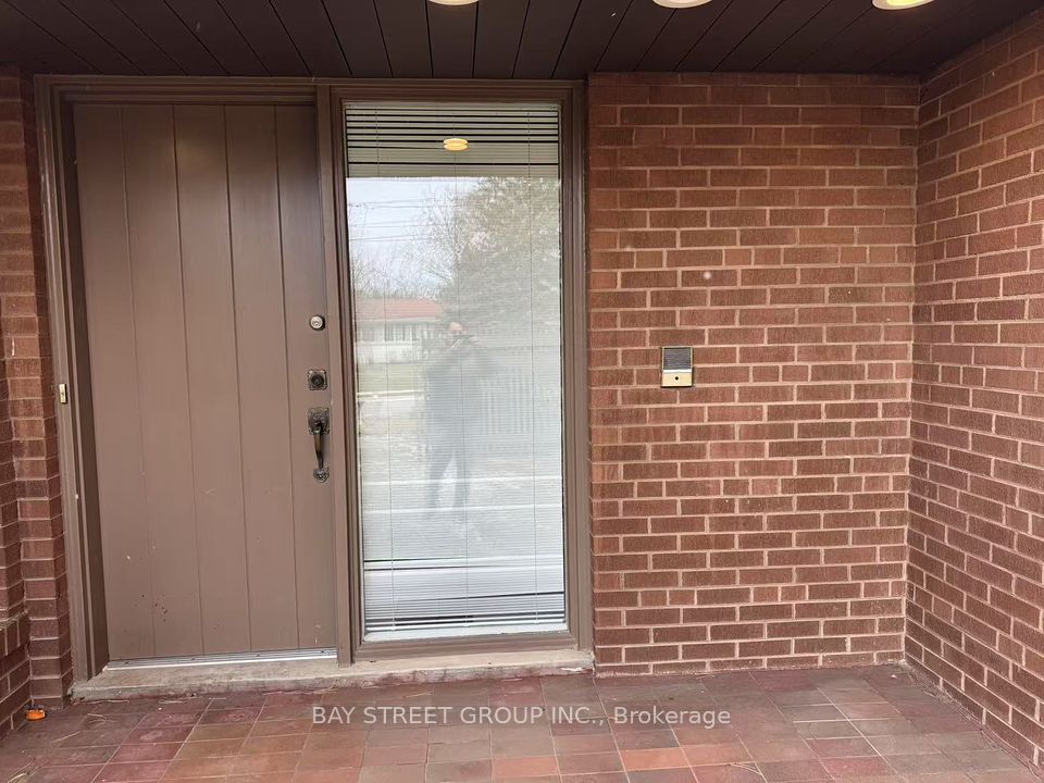 29 Suncrest Drive, Toronto, ON M3C 2L1