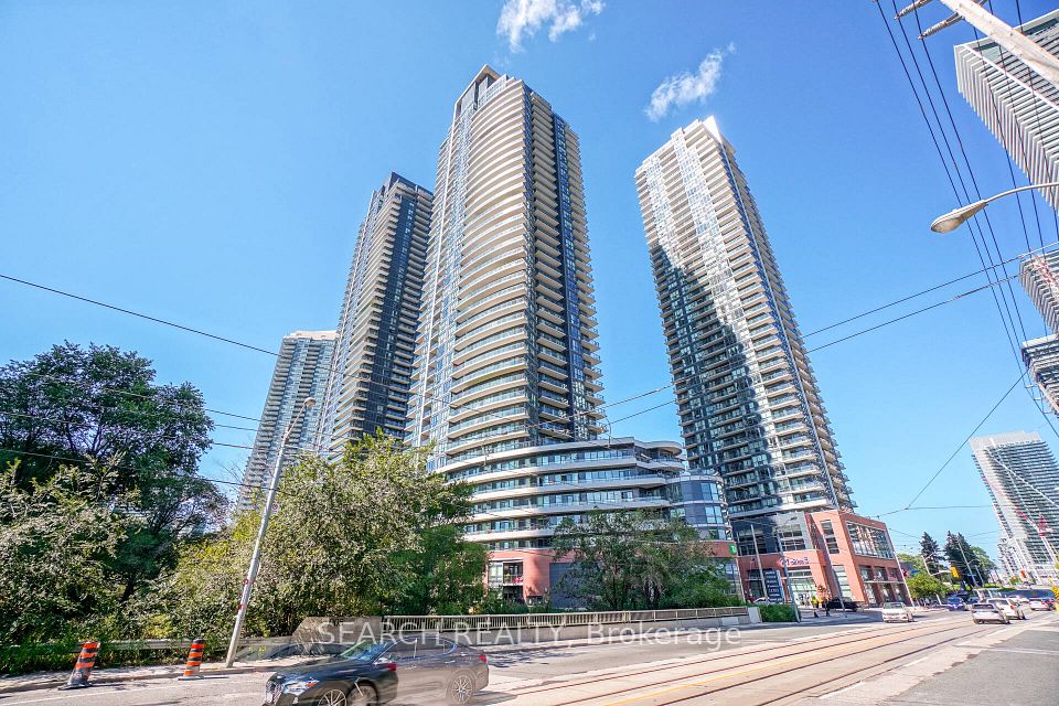 2212 Lakeshore