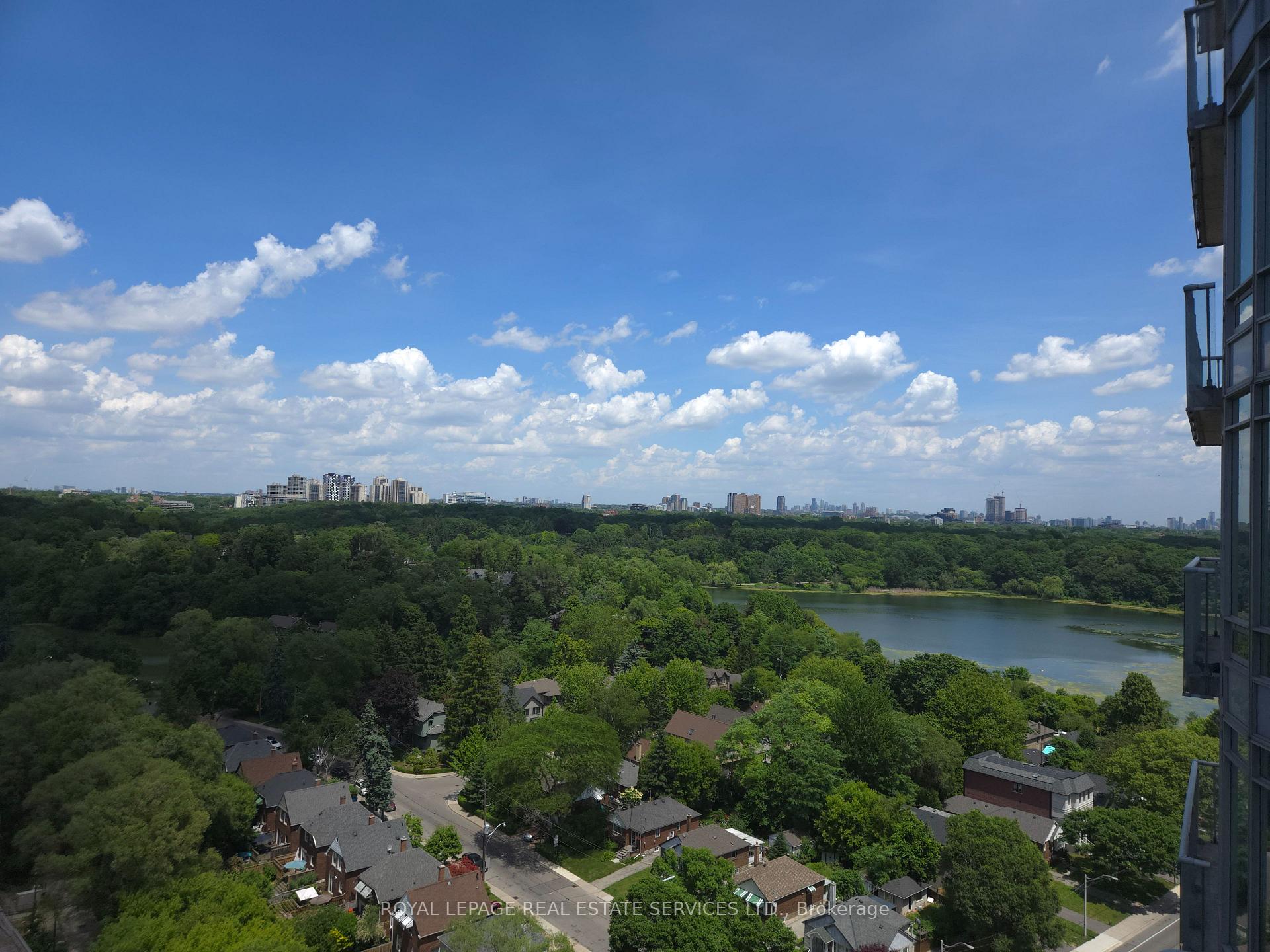 1 Bedroom Condo at 15 Windermere, Toronto For sale