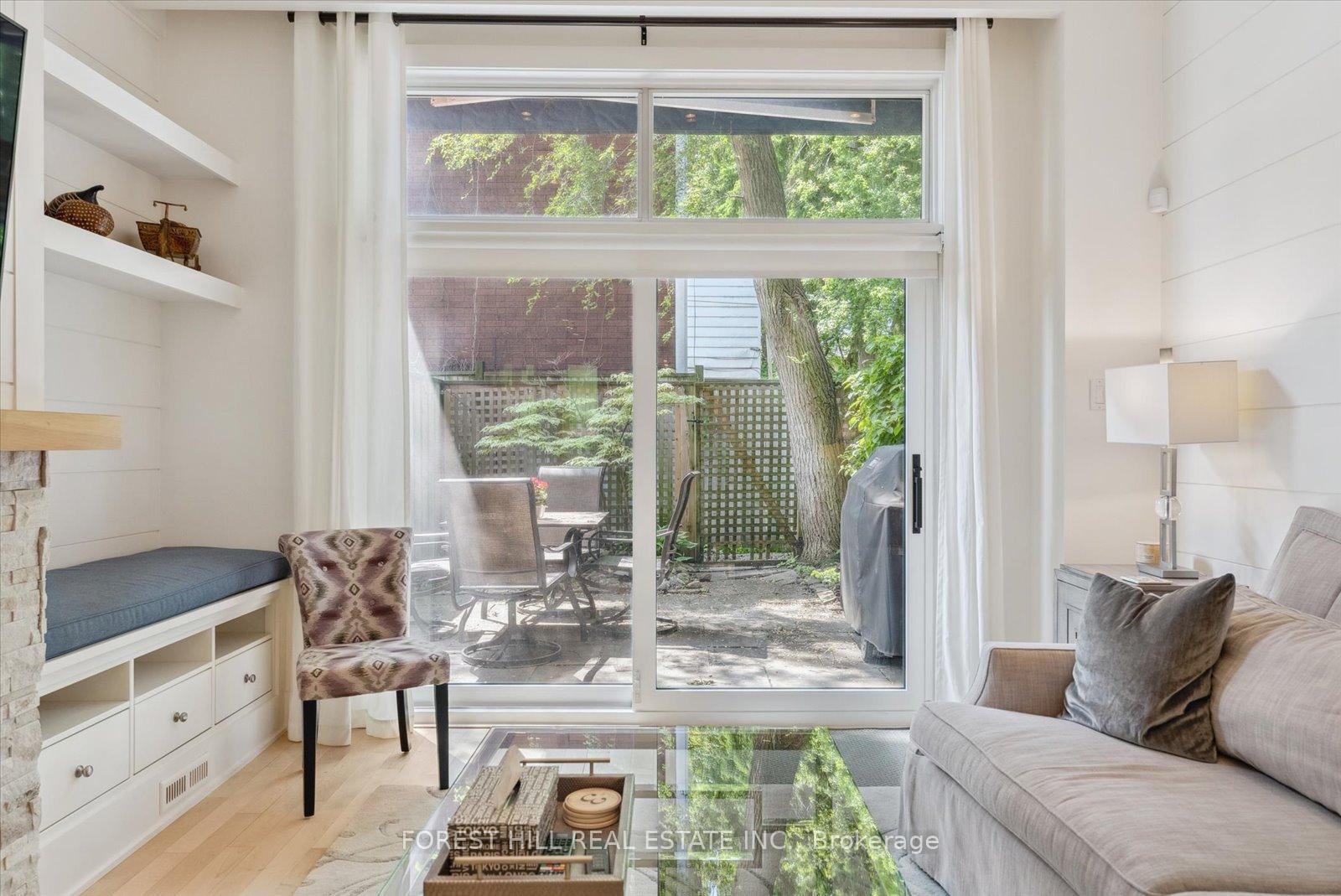 3 Bedrooms Condo at 10 Buller, Toronto For sale