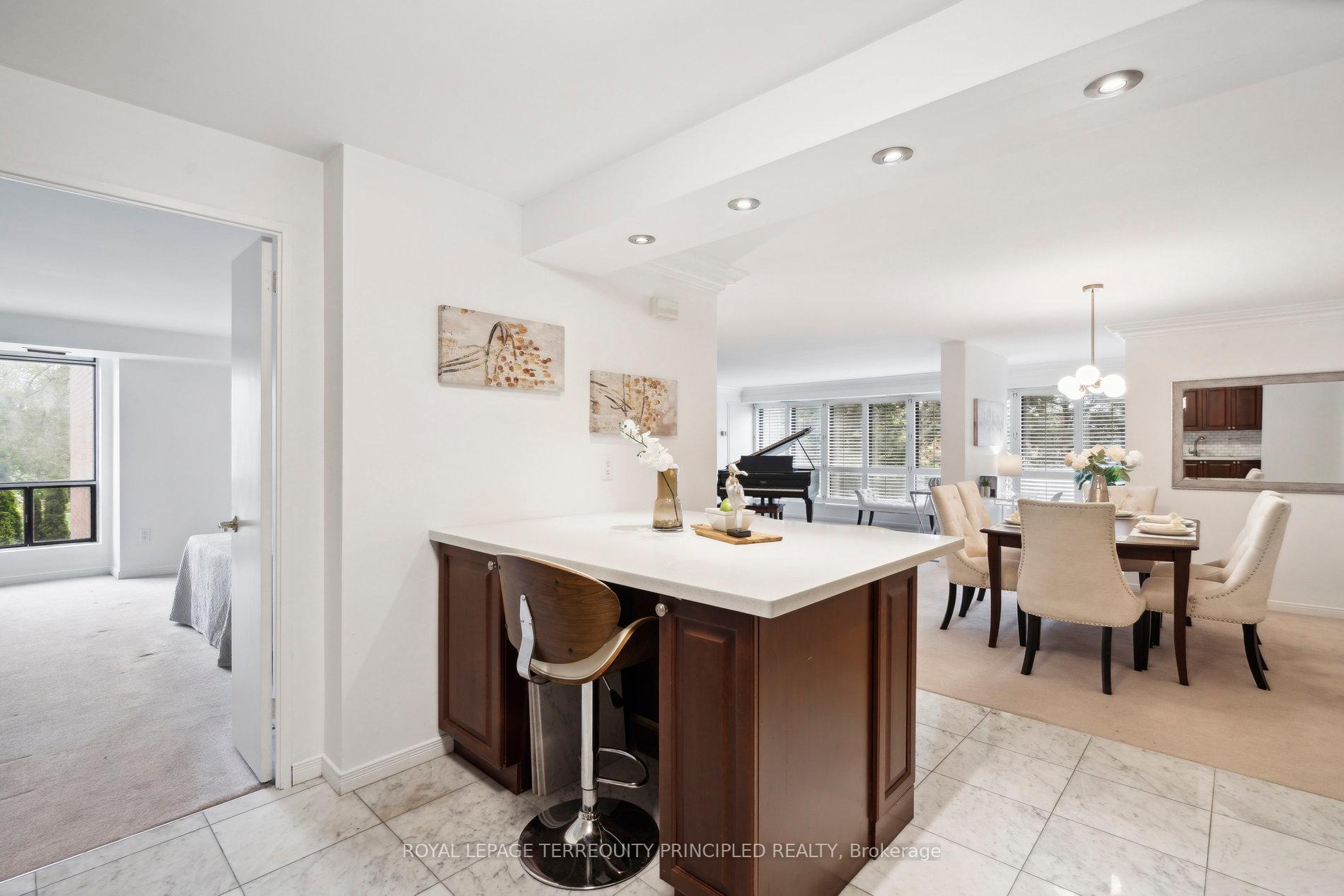 3 Bedrooms Condo at 1400 Dixie, Mississauga For sale