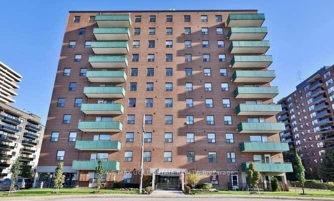 3 Bedrooms Condo at 49 Queen, Mississauga For sale