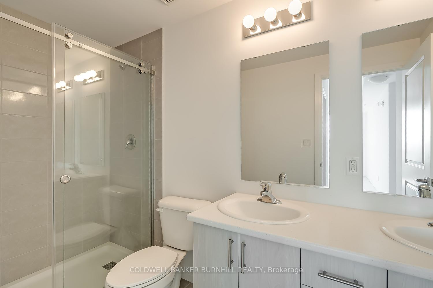 2 Bedrooms Condo at 5 Hamilton, Hamilton For sale