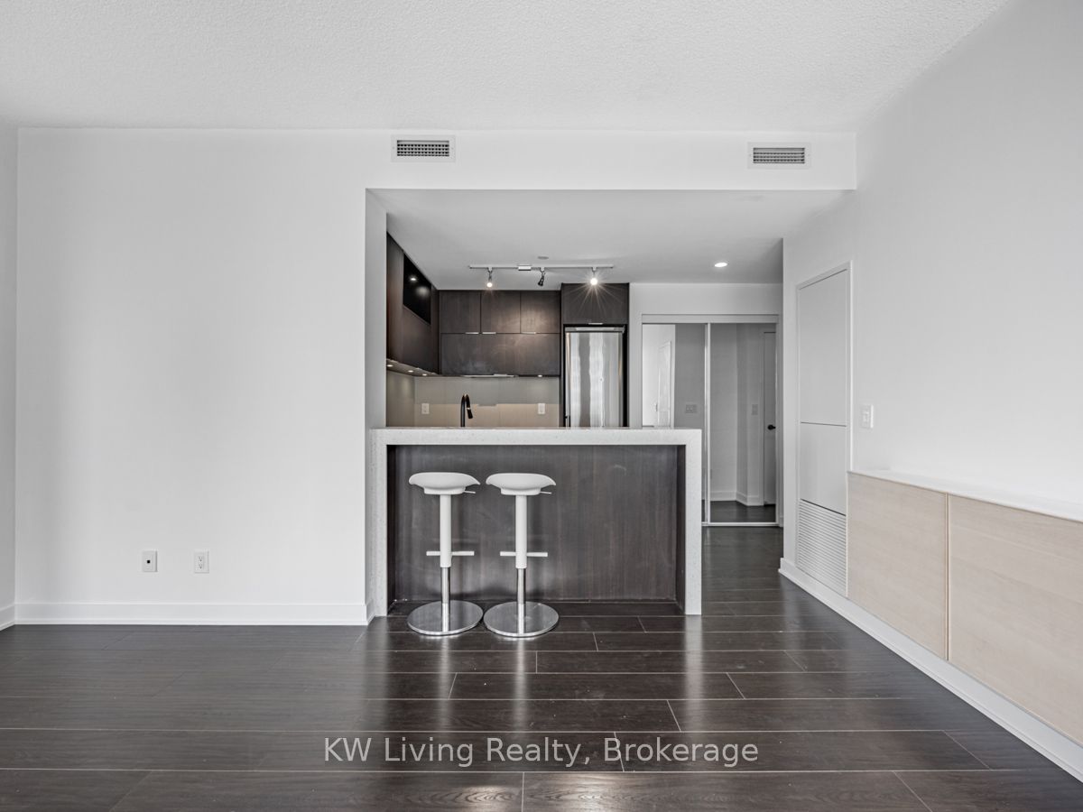 170 Sumach Street, #1402