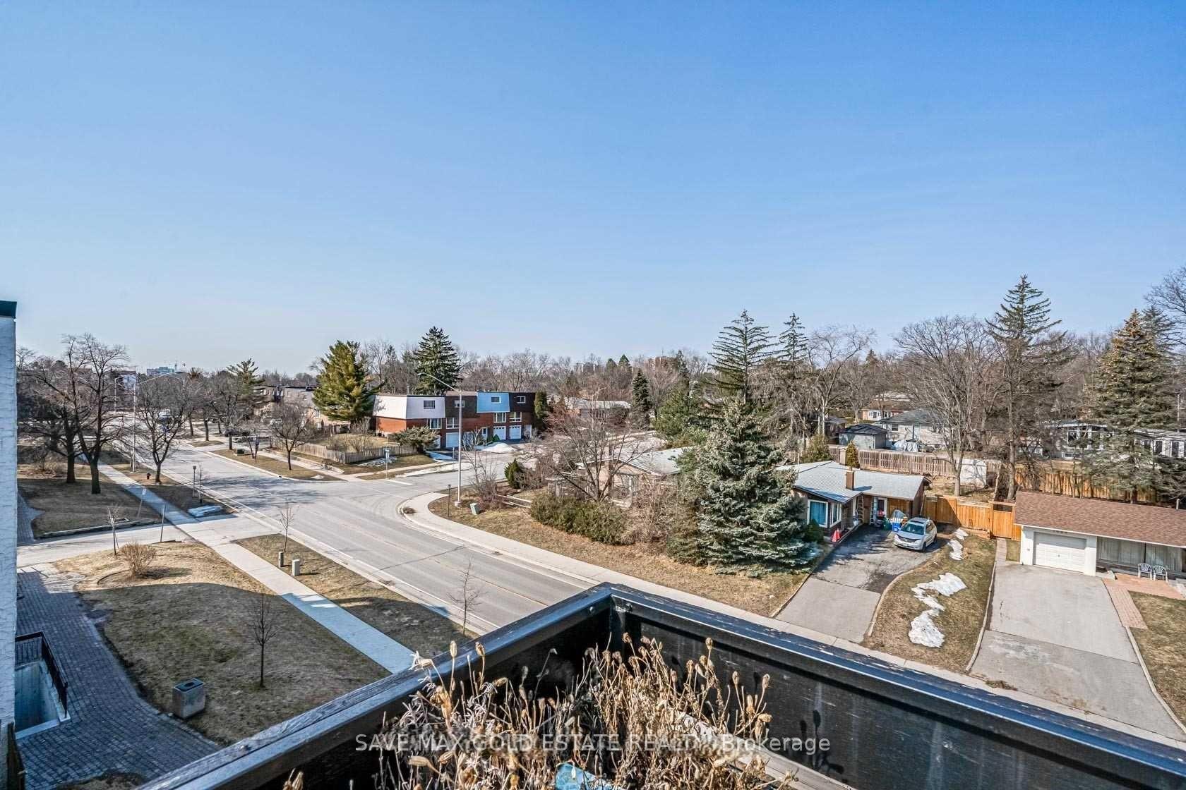 4 Bedrooms Condo at 1066 FALGARWOOD, Oakville For sale