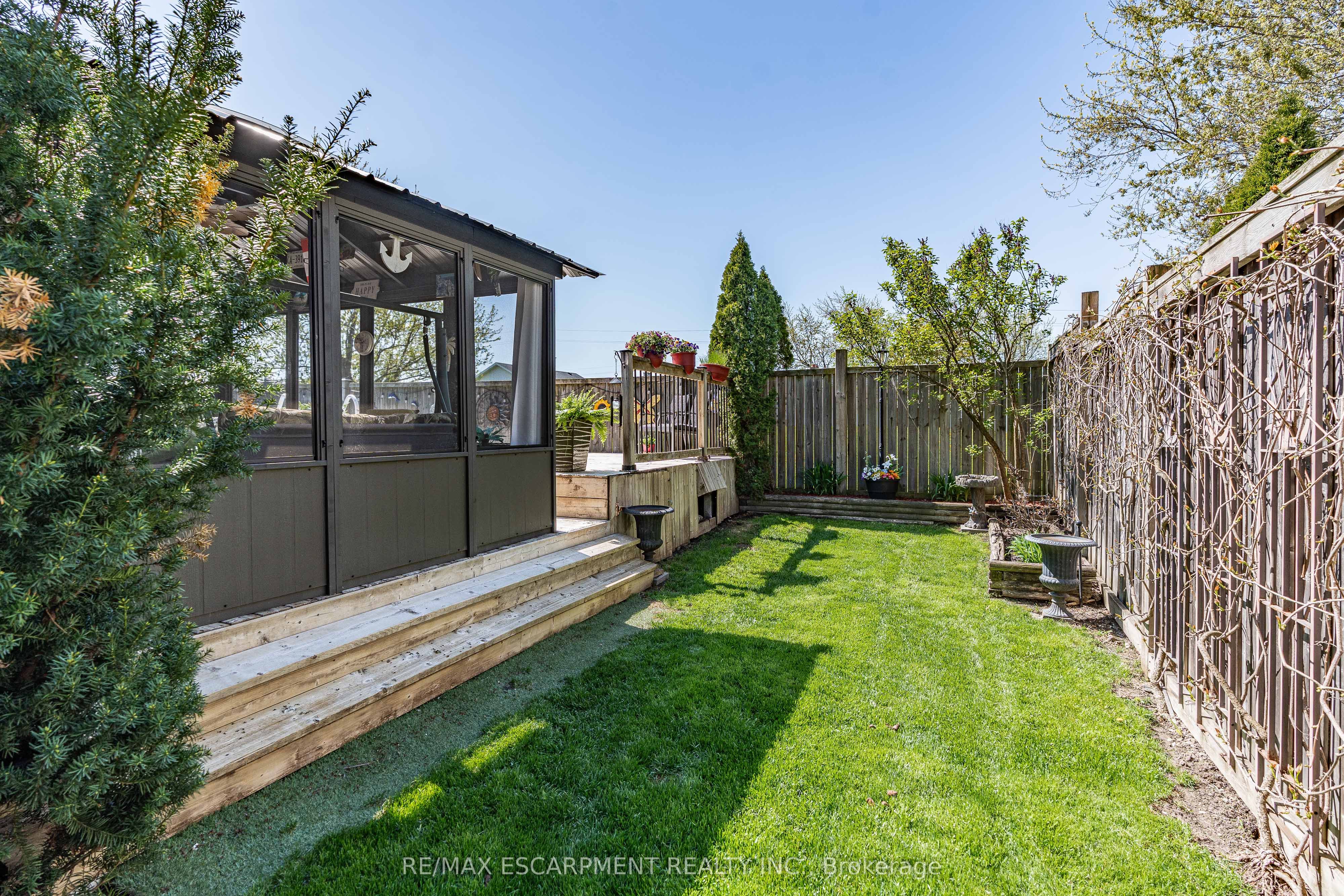 28 Edgecroft Crescent