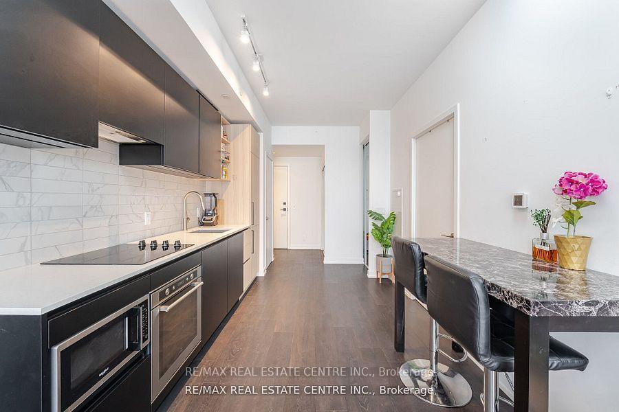 2 Bedrooms Condo at 55 Mercer, Toronto For sale