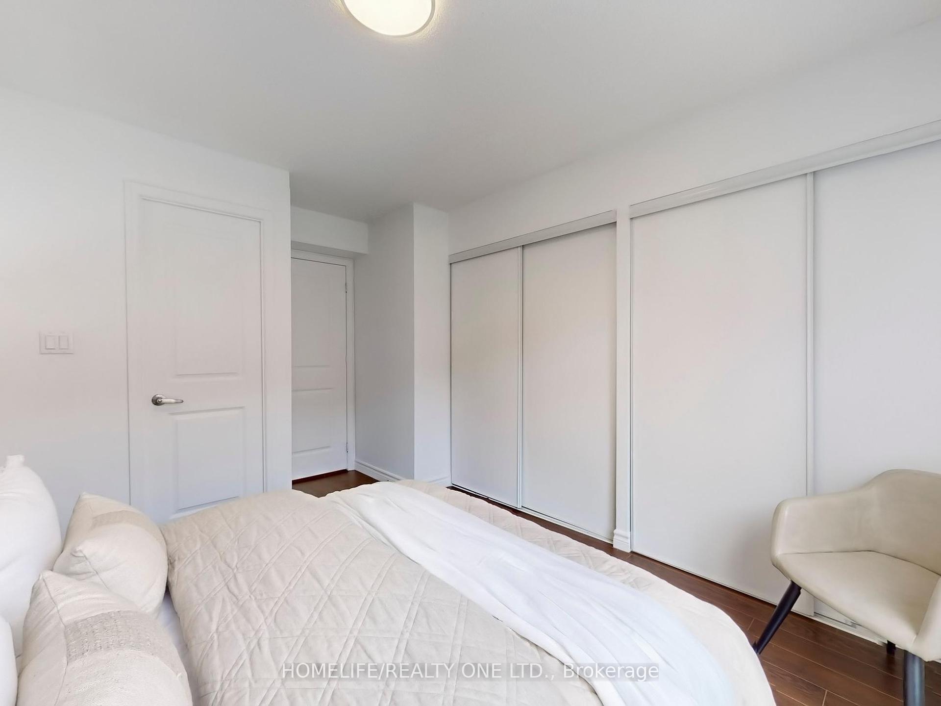 3 Bedrooms Condo at 21 Ruttan, Toronto For sale