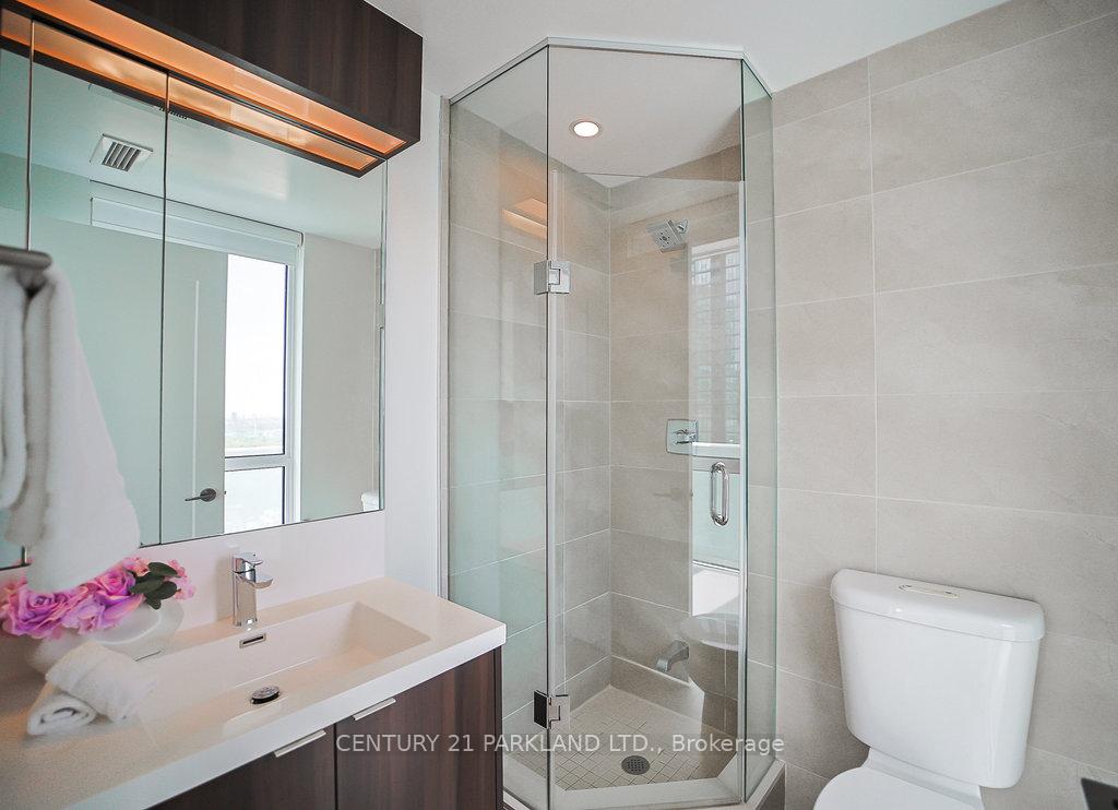2 Bedrooms Condo at 101 Erskine, Toronto For sale
