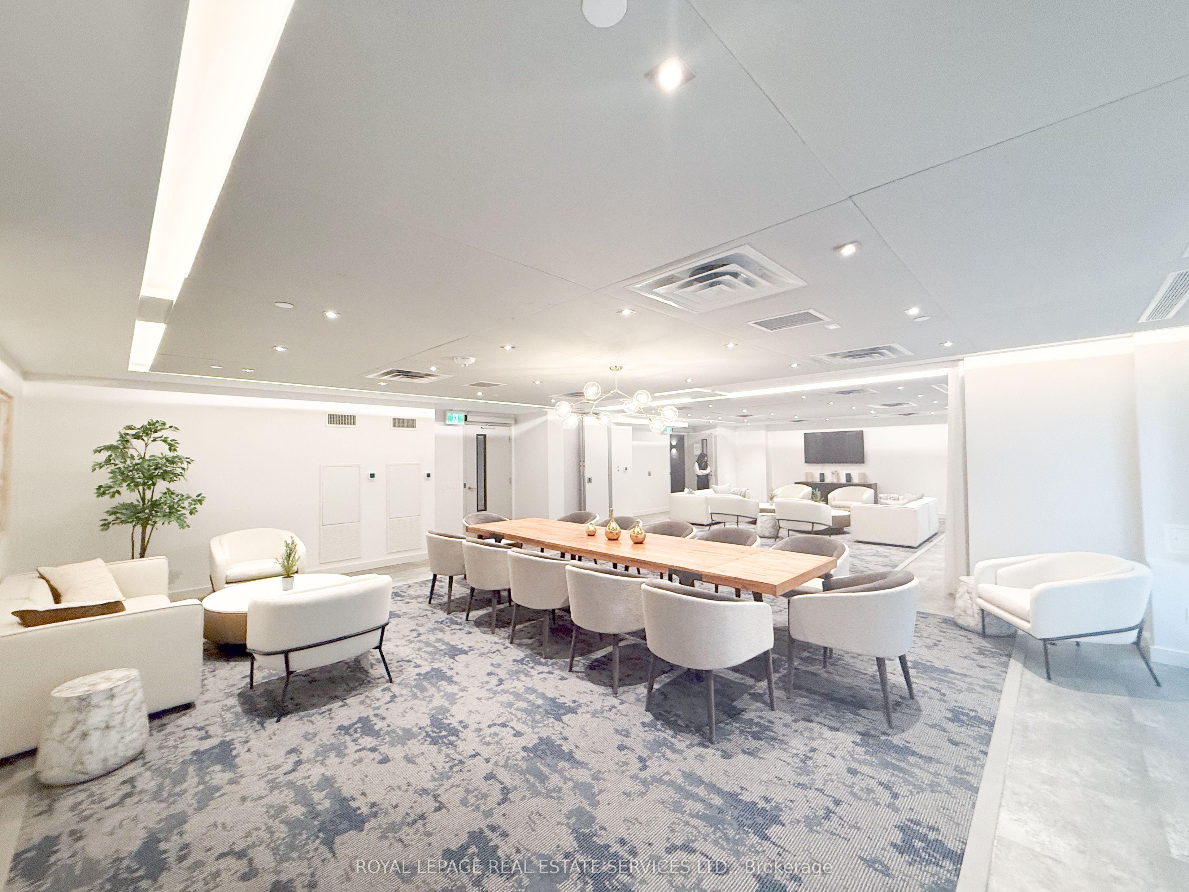 543 Richmond Street W, #425