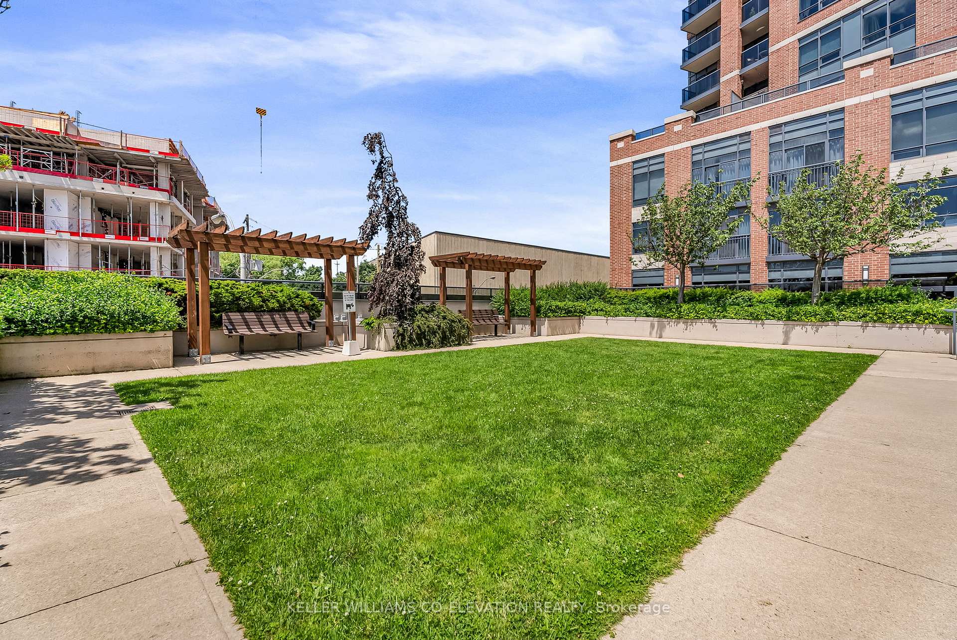 3 Bedrooms Condo at 60 Heintzman, Toronto For sale