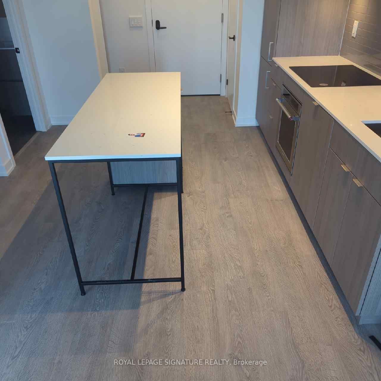 215 Lakeshore Road W, #334