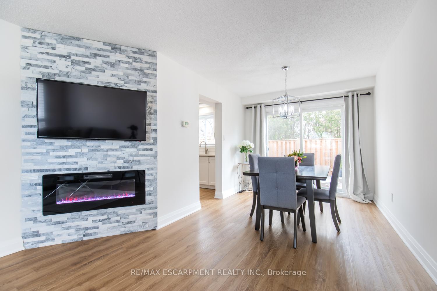 3 Bedrooms Condo at 150 Gateshead, Hamilton For sale