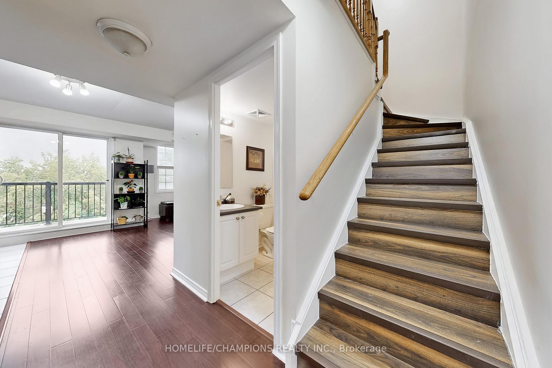 2 Bedrooms Condo at 35 Strangford, Toronto For sale