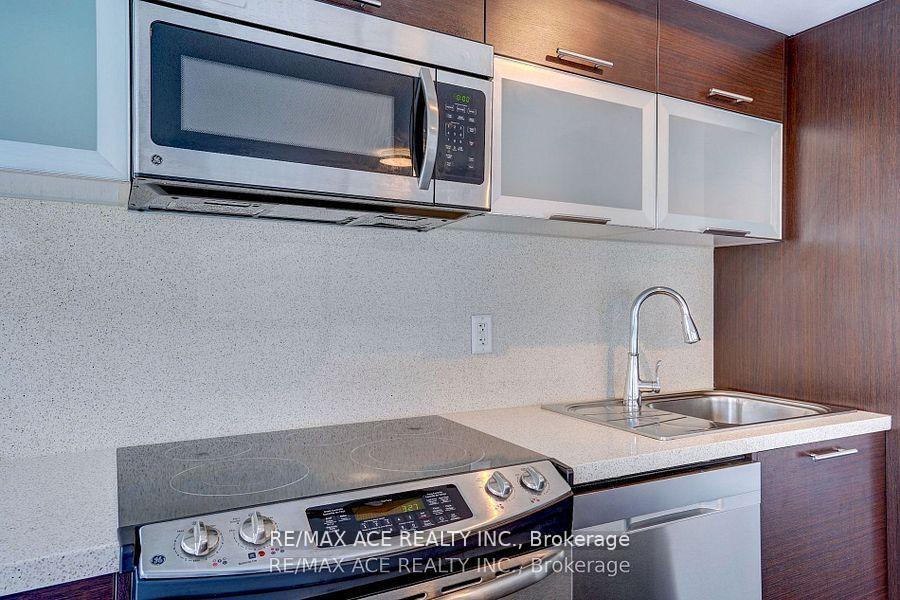 3 Bedrooms Condo at 386 Yonge, Toronto For sale