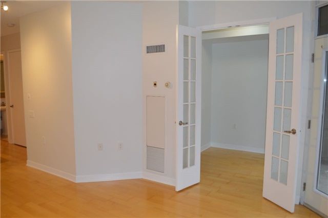 85 Bloor Street E 912