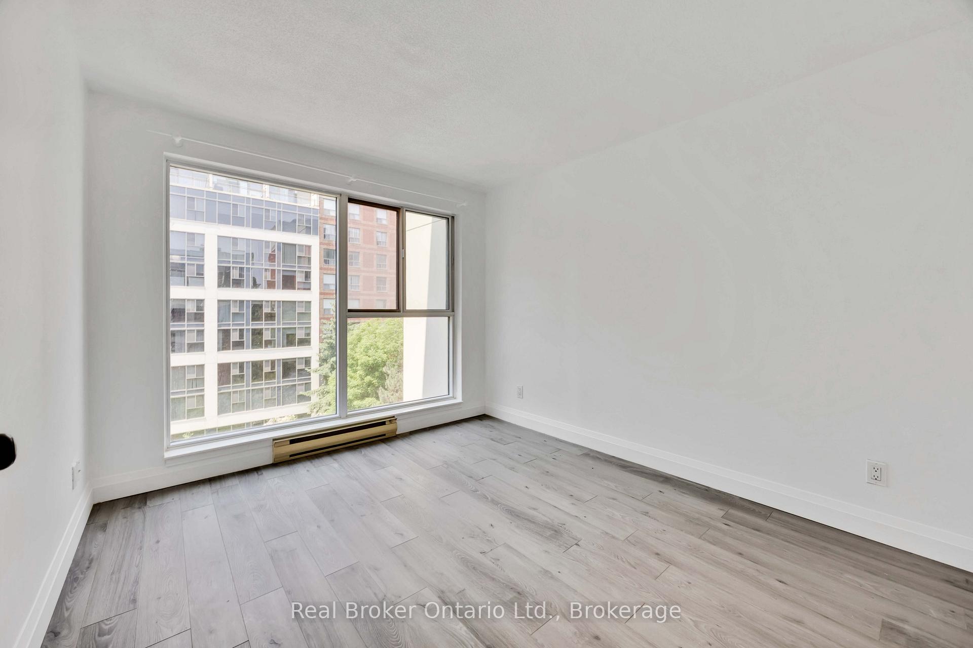 2 Bedrooms Condo at 222 The Esplanade, Toronto For sale
