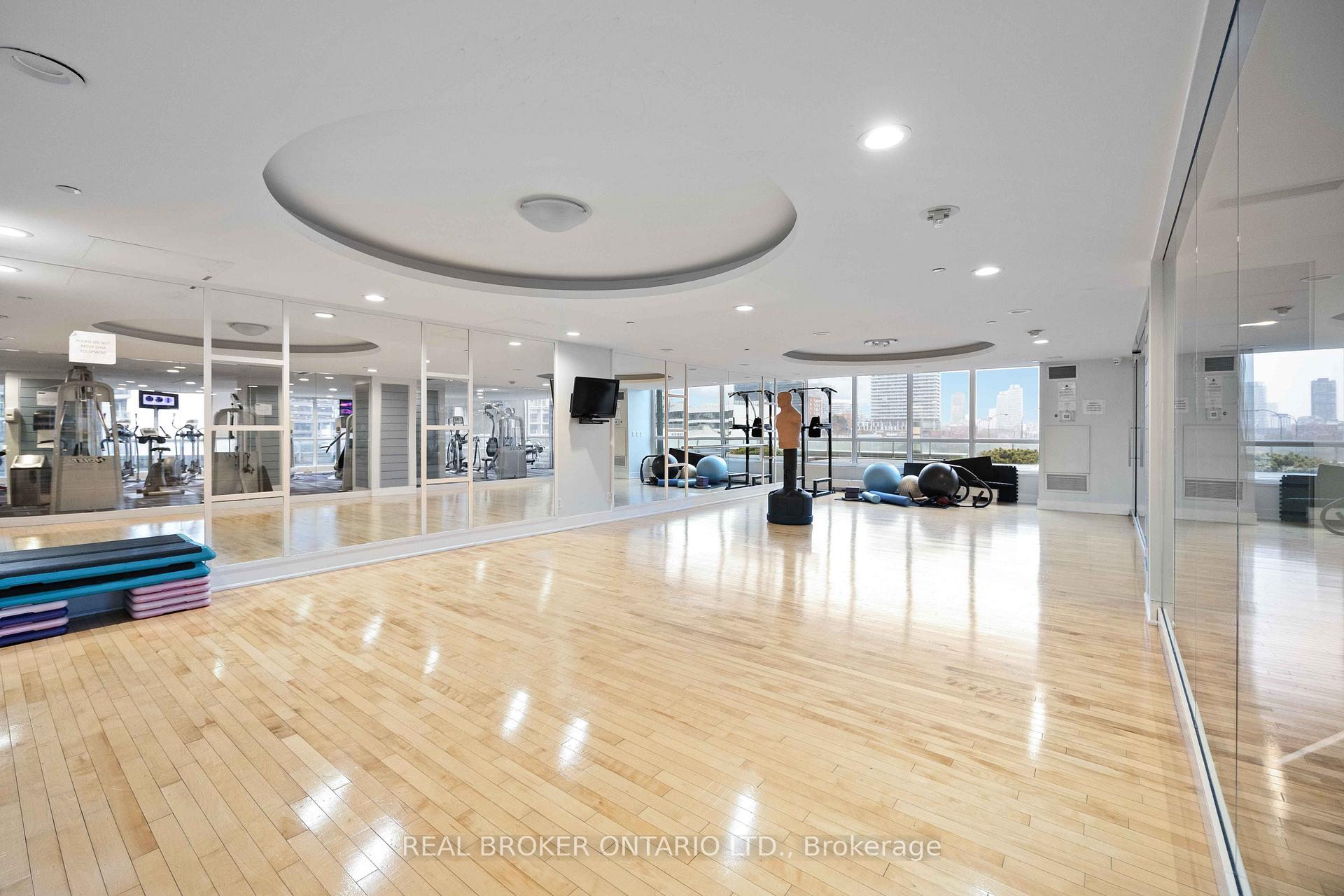 2 Bedrooms Condo at 18 Yonge,  Toronto For sale
