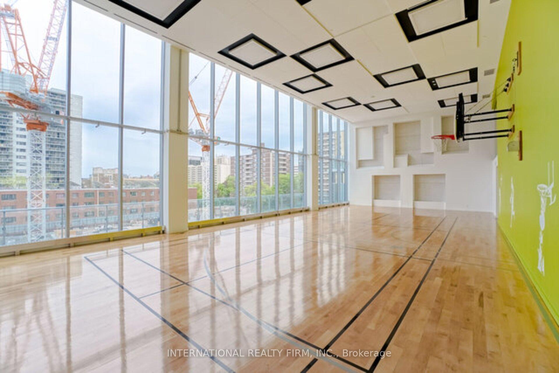 2 Bedrooms Condo at 99 Broadway, Toronto For sale