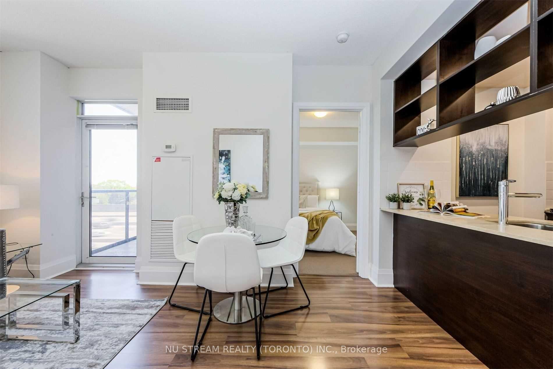 2 Bedrooms Condo at 100 Harrison Garden,  Toronto For sale