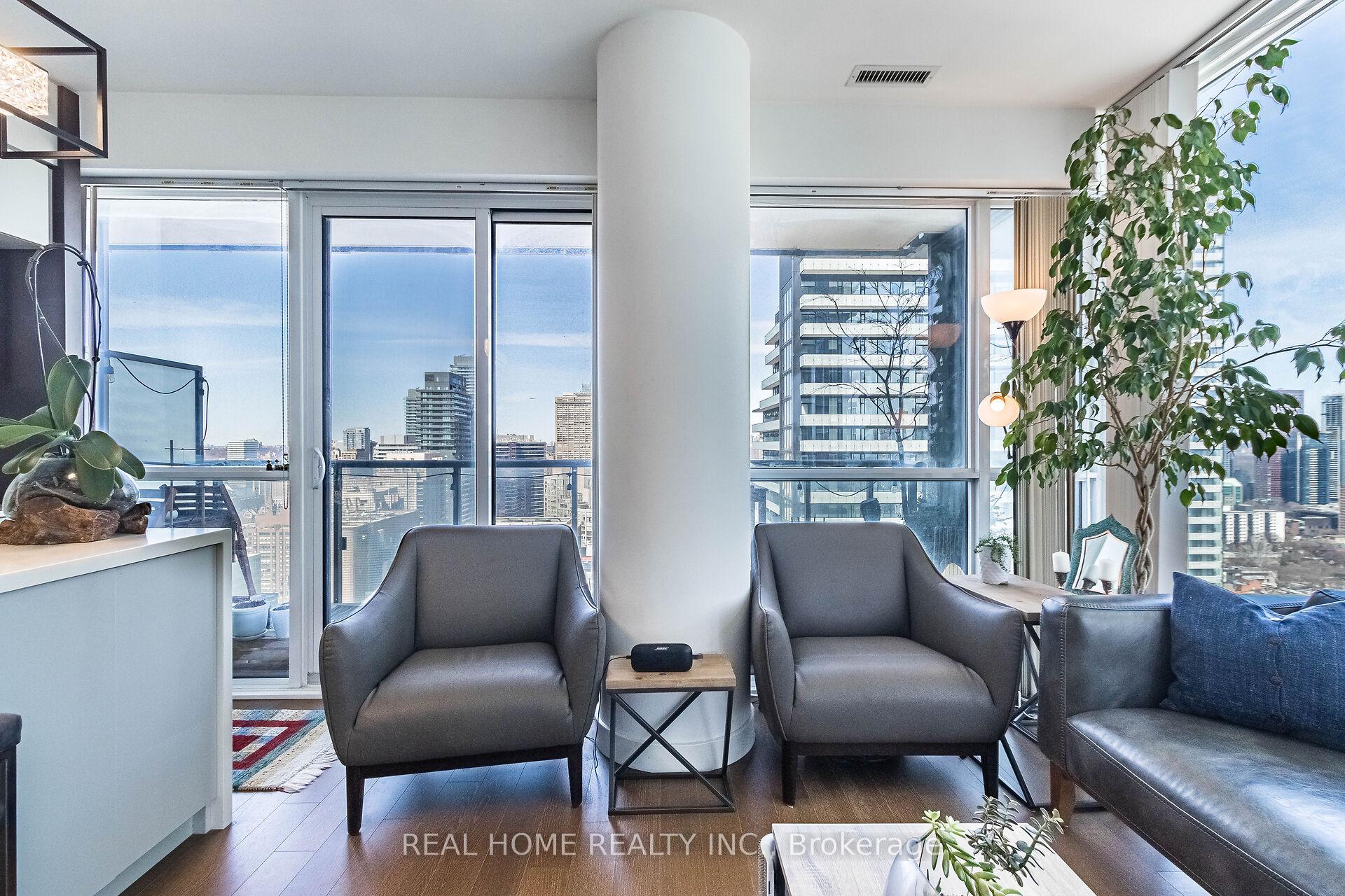 2 Bedrooms Condo at 15 Grenville,  Toronto For sale