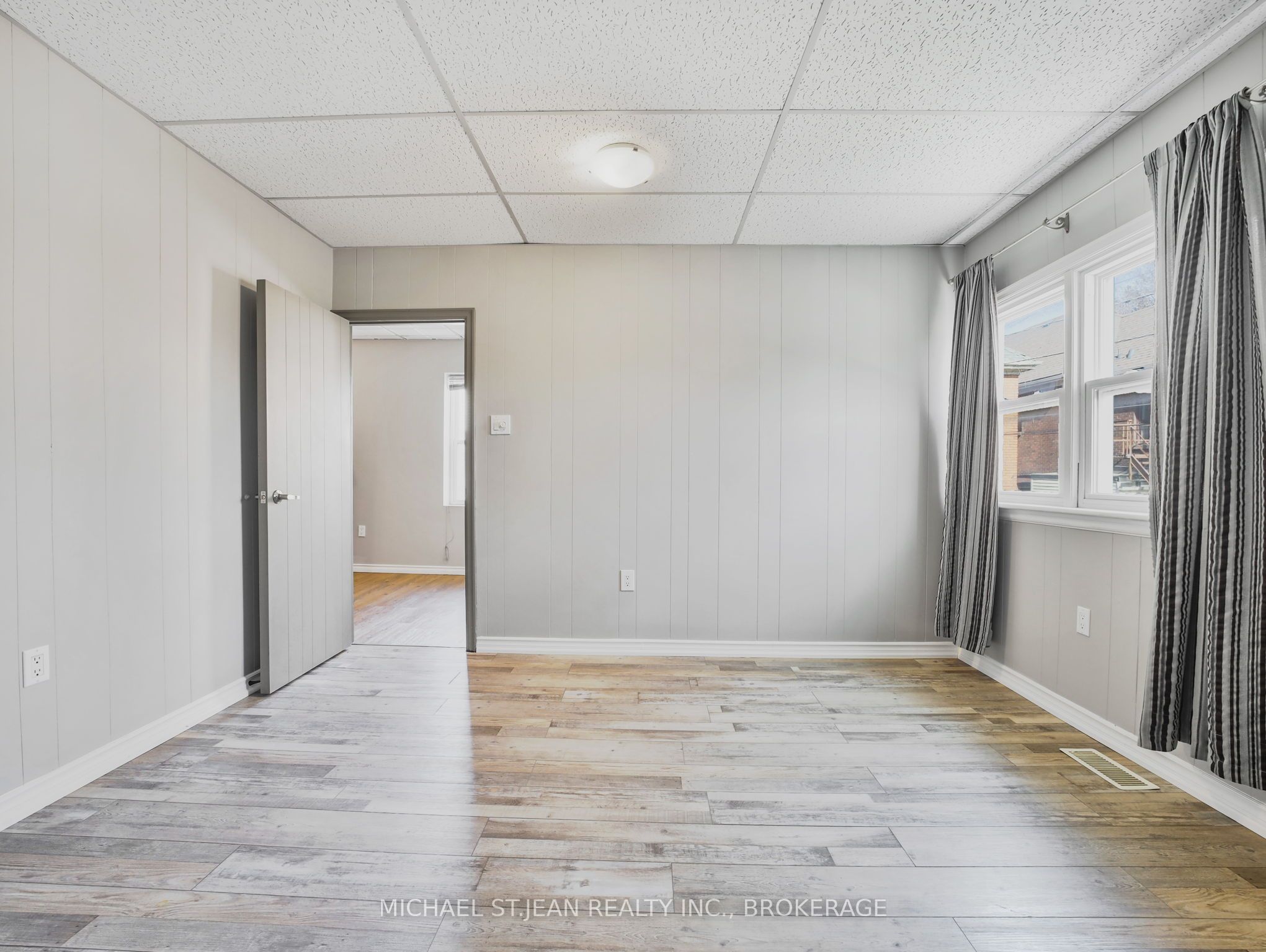 14 Victoria Avenue N