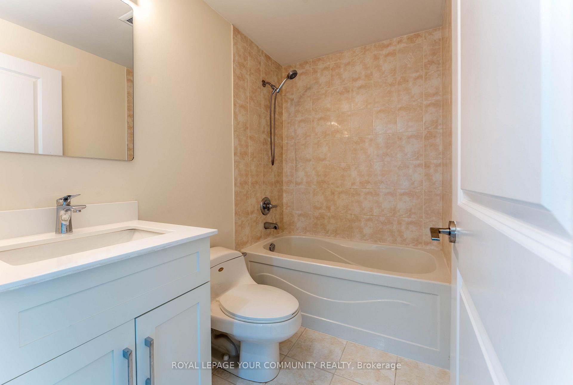 2 Bedrooms Condo at 80 Absolute, Mississauga For sale