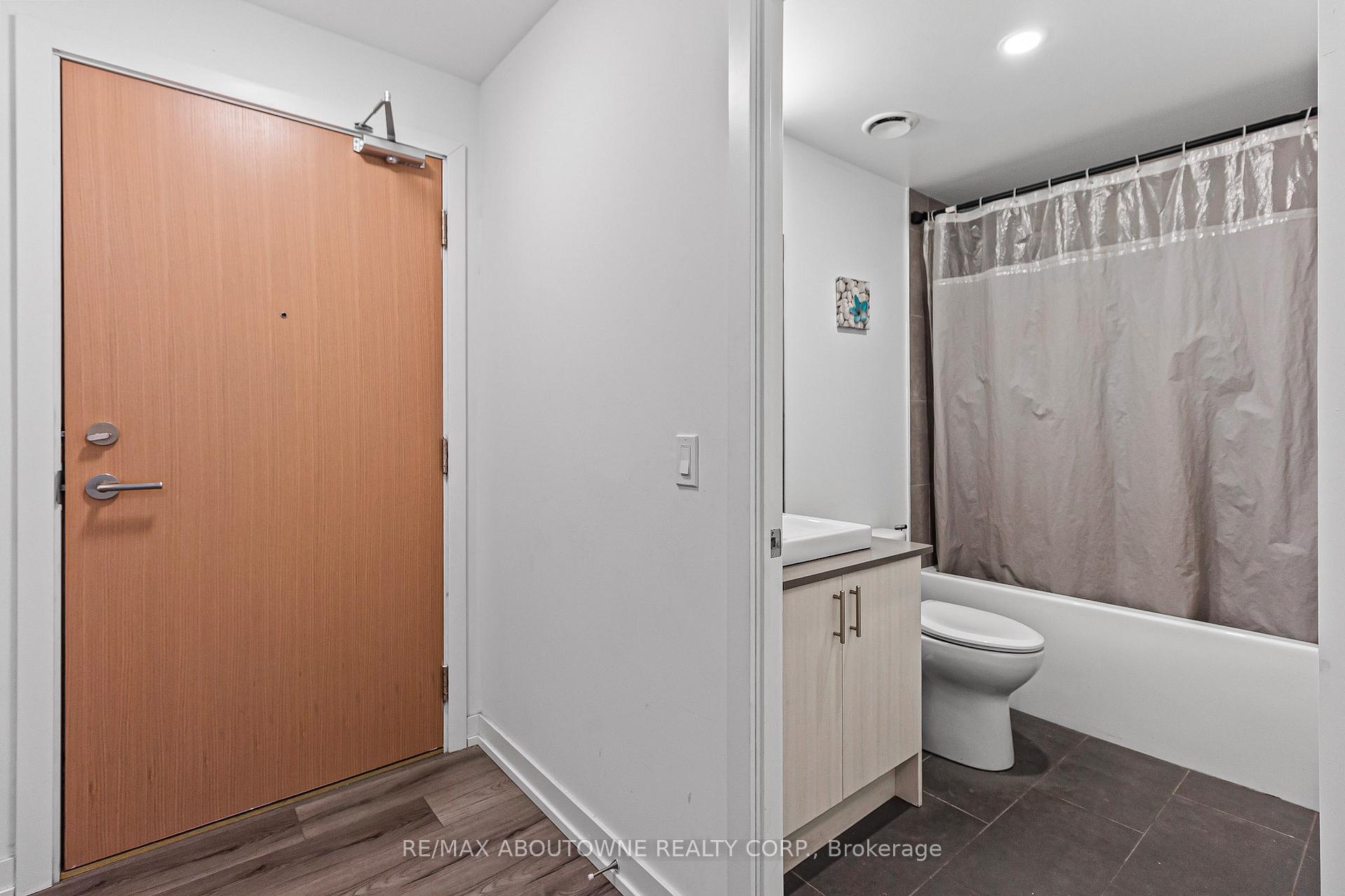 3 Bedrooms Condo at 1195 The Queensway, Toronto For sale
