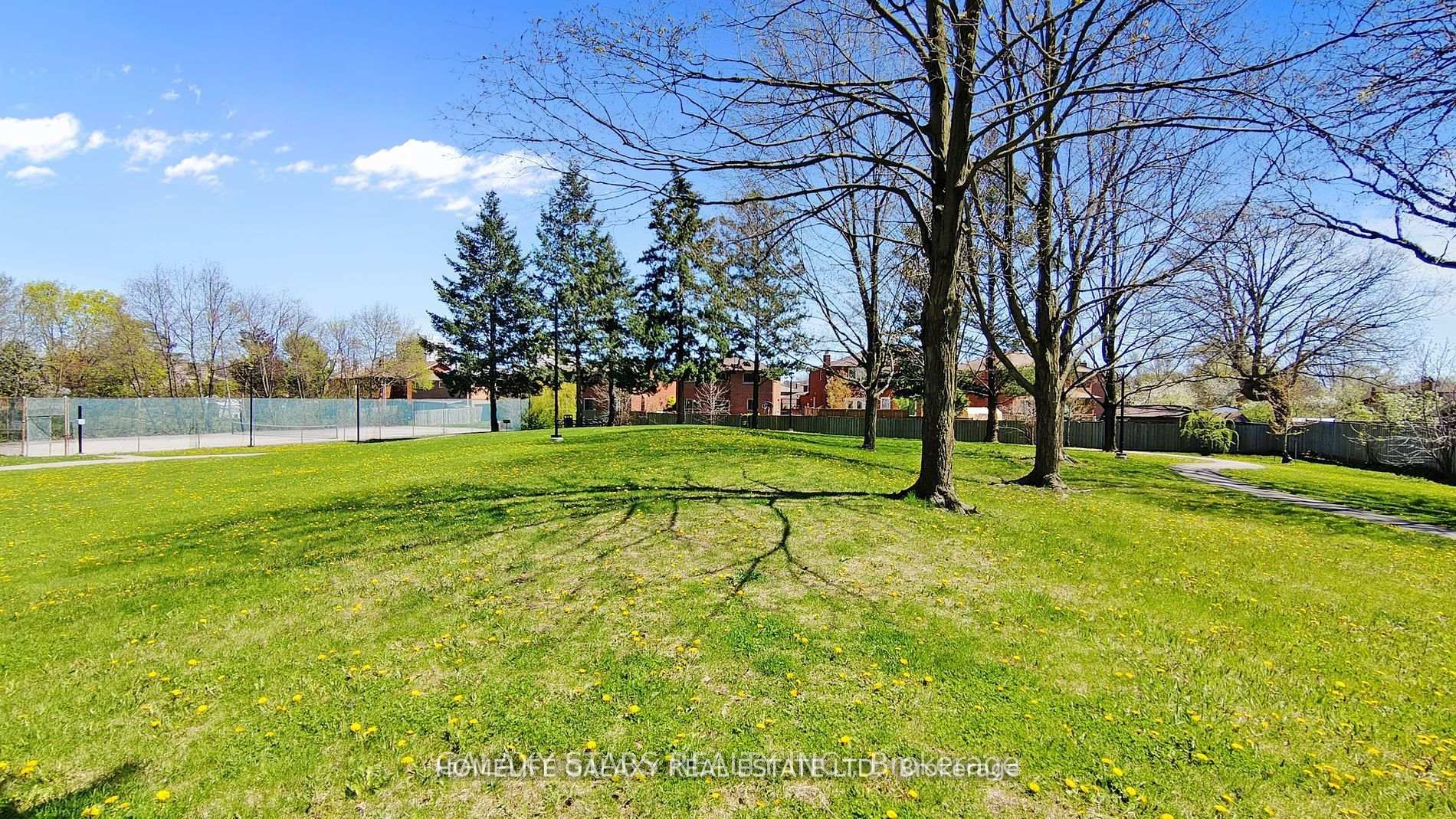 3 Bedrooms Condo at 2556 Argyle, Mississauga For sale