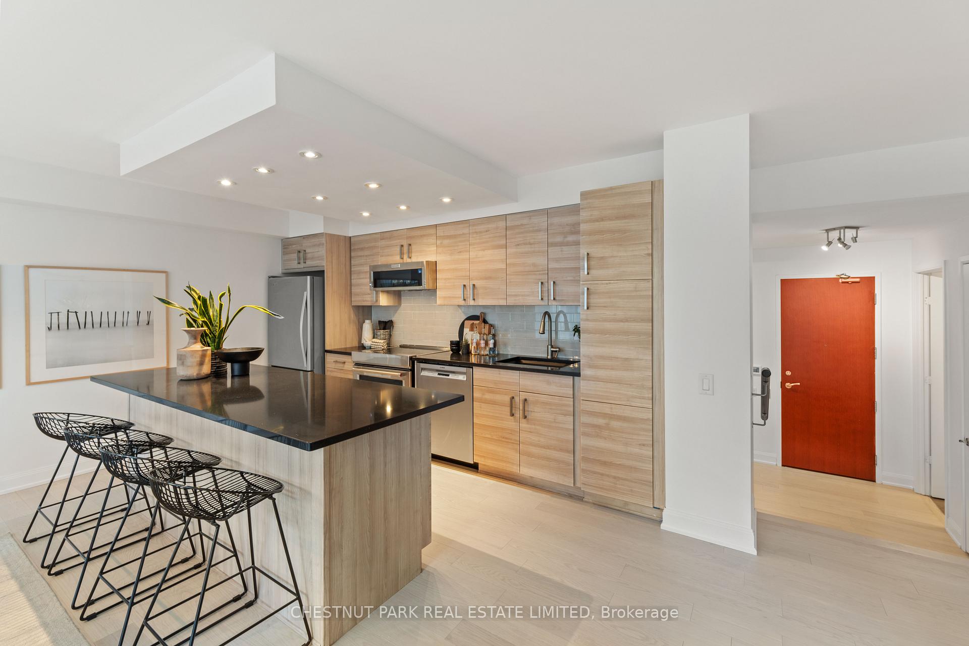 2 Bedrooms Condo at 2181 Yonge, Toronto For sale