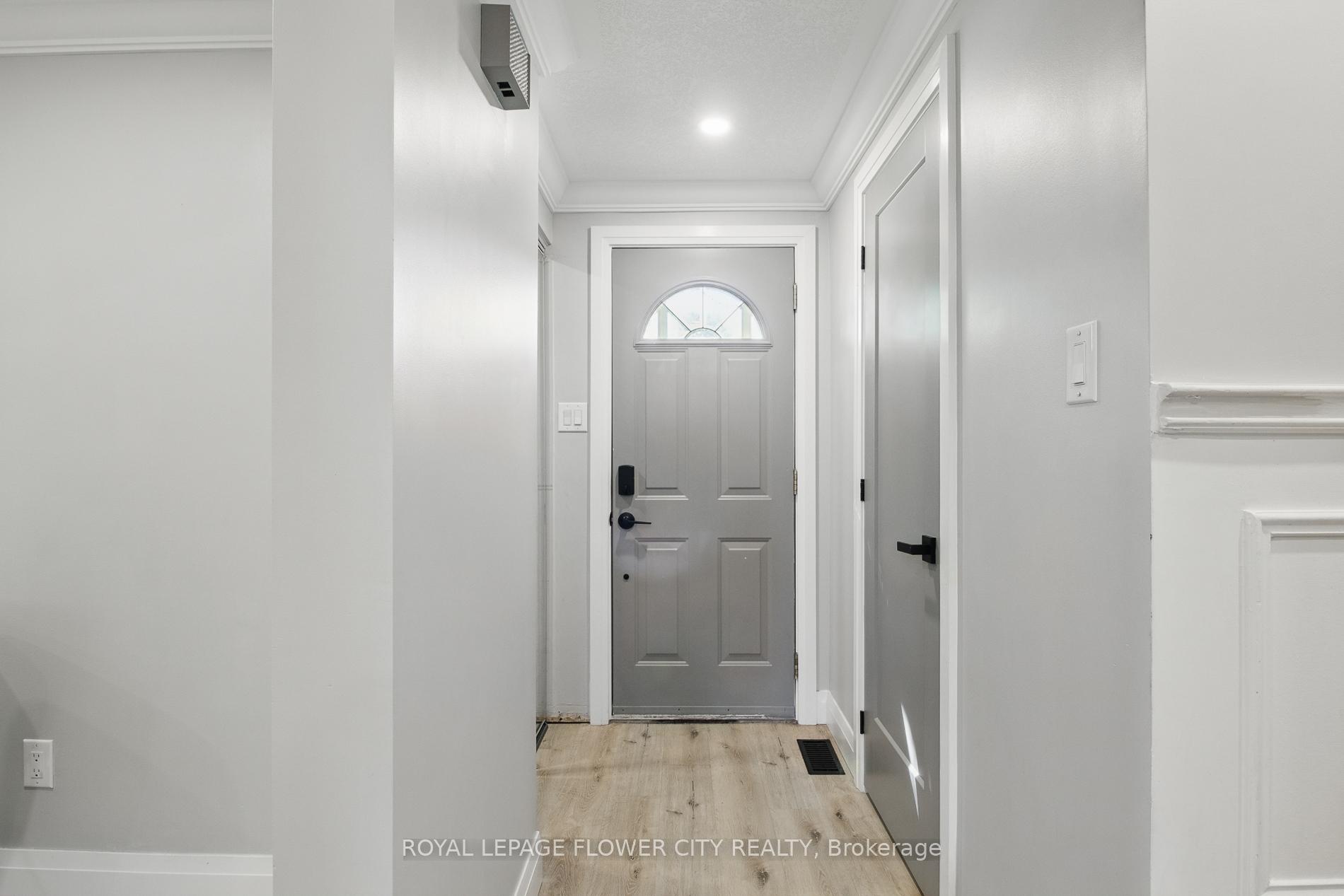 3 Bedrooms Condo at 151 Gateshead, Hamilton For sale