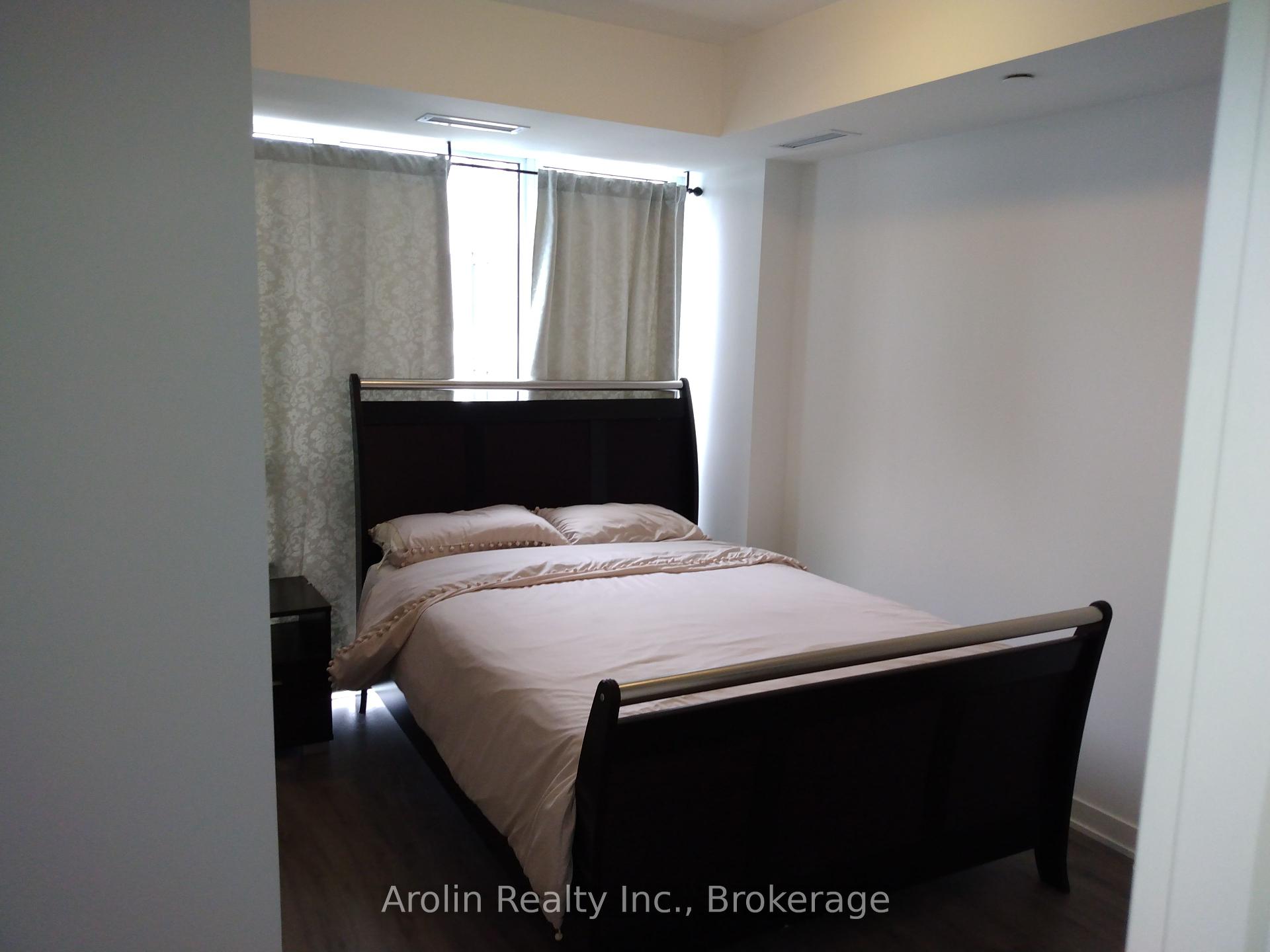 2 Bedrooms Condo at 3005 Pine Glen, Oakville For sale