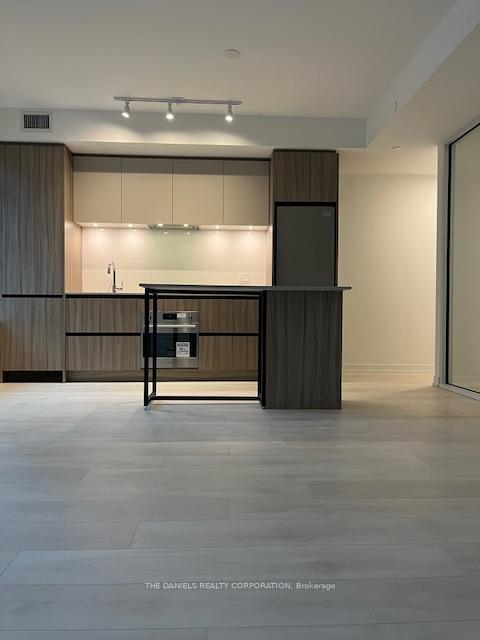 2 Bedrooms Condo at 8 Beverley Glen, Vaughan For sale