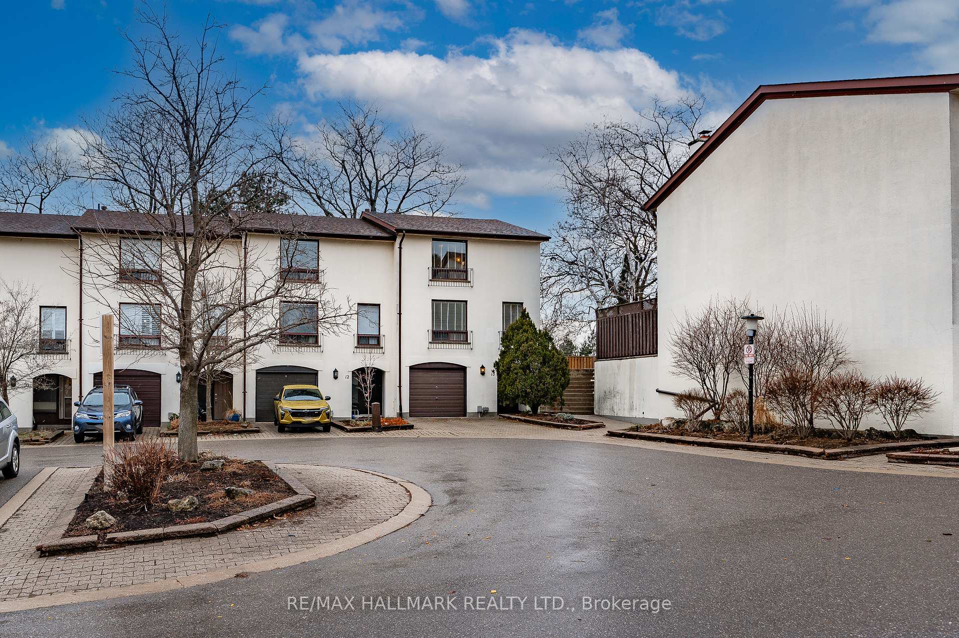 3 Bedrooms Condo at 6679 Shelter Bay,  Mississauga For sale