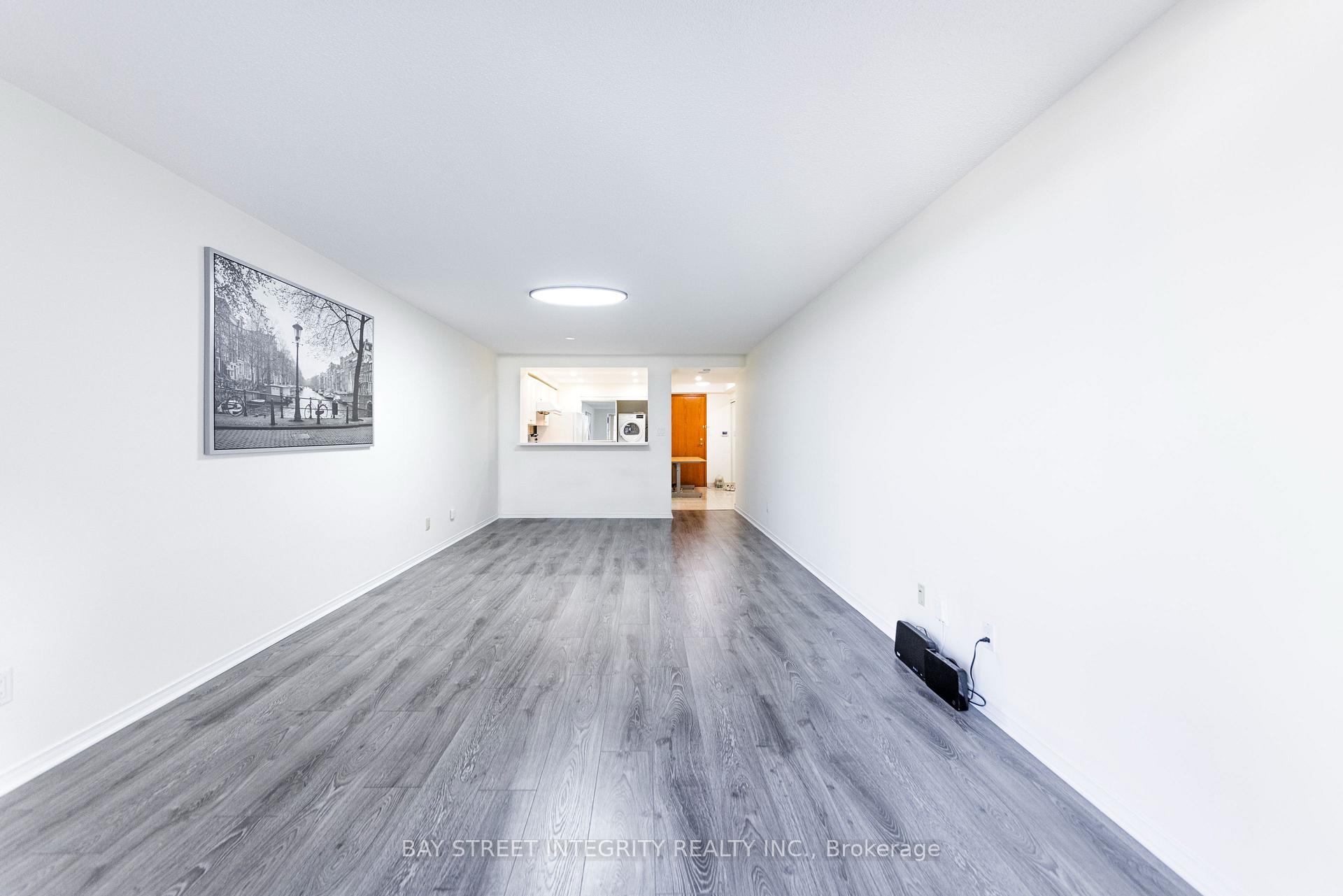 2 Bedrooms Condo at 28 Hollywood, Toronto For sale