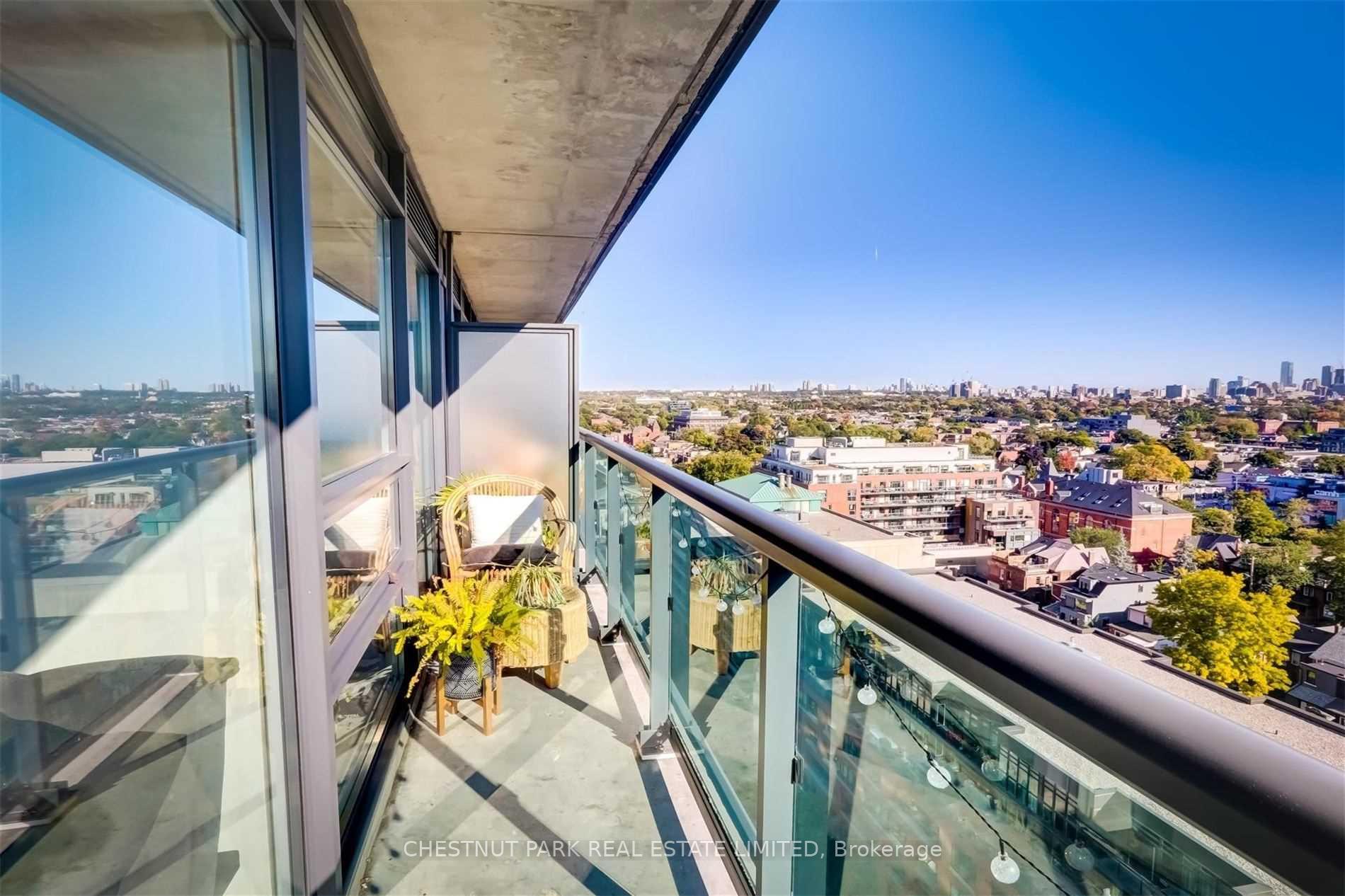 2 Bedrooms Condo at 36 Lisgar, Toronto For sale