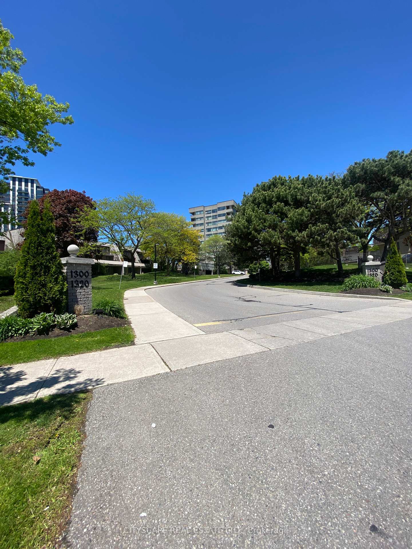 2 Bedrooms Condo at 1320 Mississauga Valley, Mississauga For sale