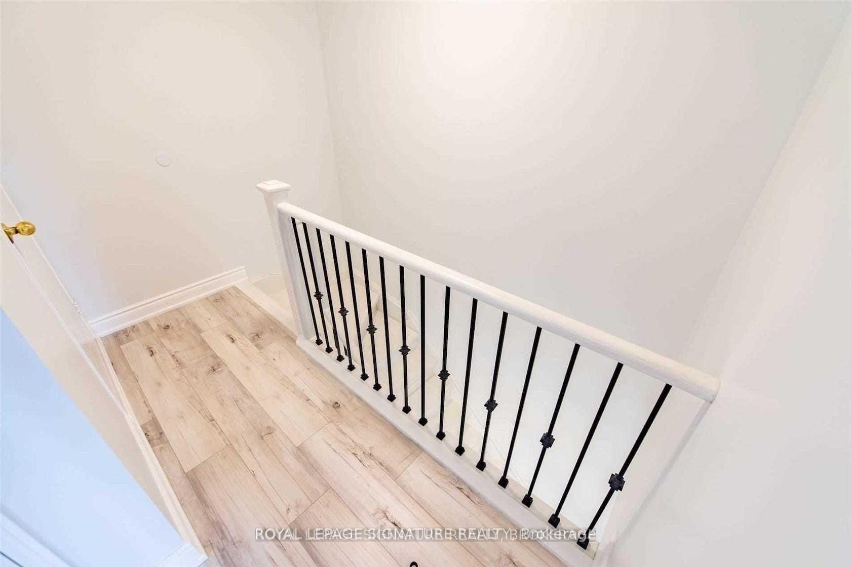 2 Bedrooms Condo at 4975 Southampton, Mississauga For sale